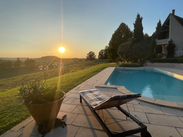 Maison d'architecte au pied du Château d'HAUTEFORT en Dordogne - Pas disponible du 1/7 au 31/8