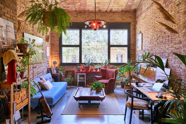 La maison de Neus, Jordi & Júlia, Pau