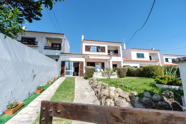 Holiday House near the Beach in historical Sintra