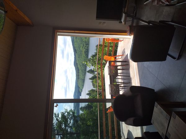 Grande maison entre lac et fôret