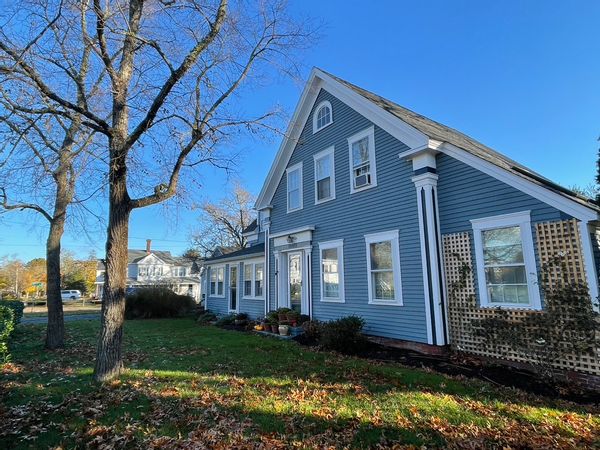 Cape Cod Victorian (NO SUMMER AVAILABILITY)