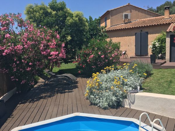 House with pool in Provence 15 min from the sea