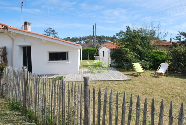 Petite maison devant l'océan