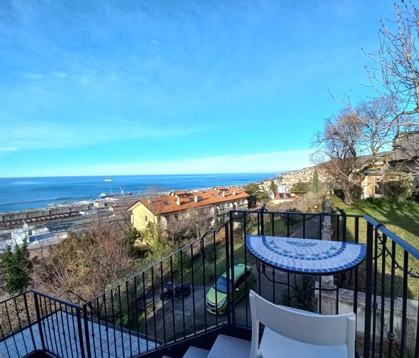 Apartment with view on the sea  in the downtown of Trieste from 1 hour to Venice and 1 from Croatia