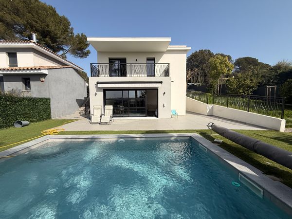 Maison d’architecte avec piscine – Côte d’Azur – 15 min des plages ☀️