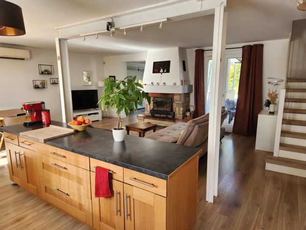 Maison avec piscine dans un joli village provençal