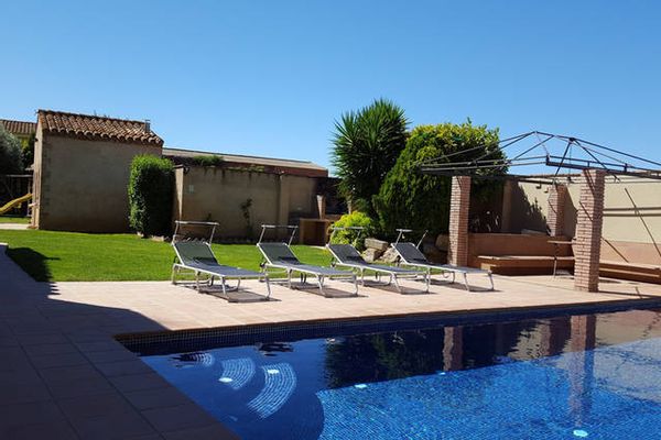 2 PRIVATE ROOMS+ POOL FOR GUESTS.