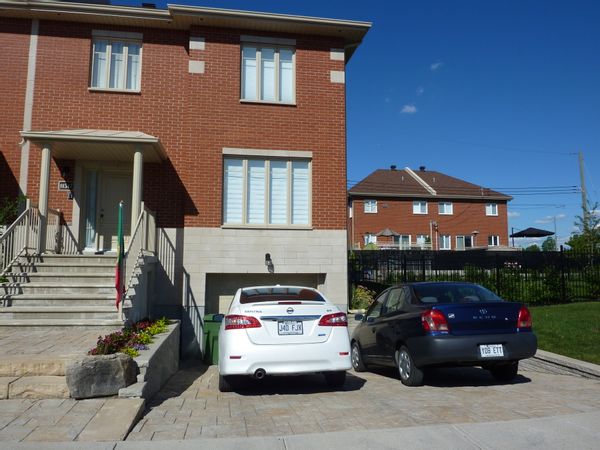 Montréal : grande maison + piscine. Quartier familial récent près de tous les services.