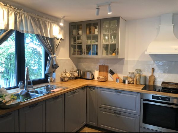 Mountain house with great access.
5 min from the Vitosha National Park.
30 min from Sofia Capital