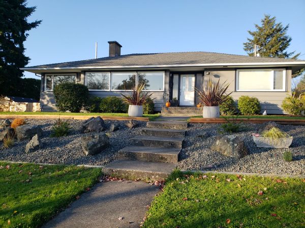 Family Home in Oak Bay