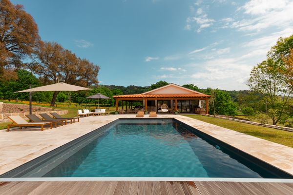 5 - bedroom river side villa on 8 hectares / 19 acres