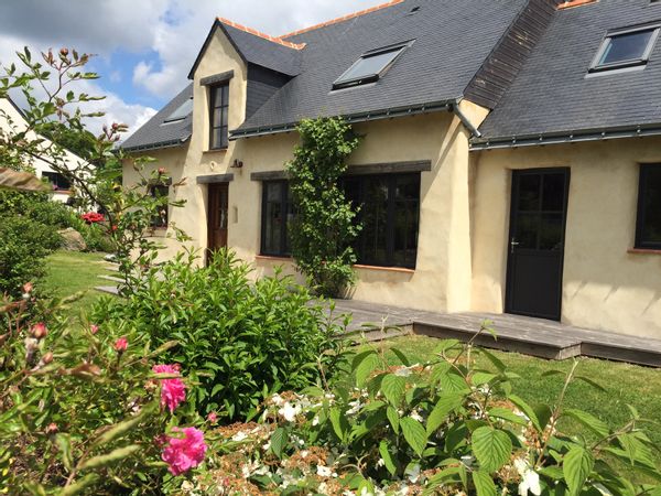 In the heart of the Golfe du Morbihan, a house built as before with organic materials !