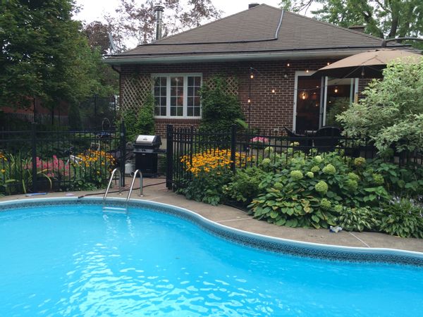 Chaleureux, paisible, piscine, à 10 min du centre-ville de  Montréal