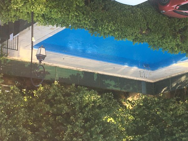 Appartement dans petite résidence au cœur d' un joli village méridional . .avec piscine