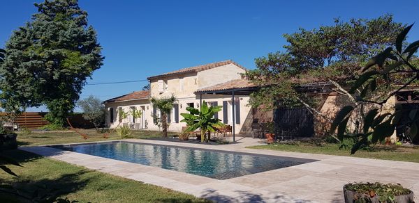 Spacieuse Longère aux portes du Médoc. Ouvert pour un échange août 2026, grande maison avec piscine