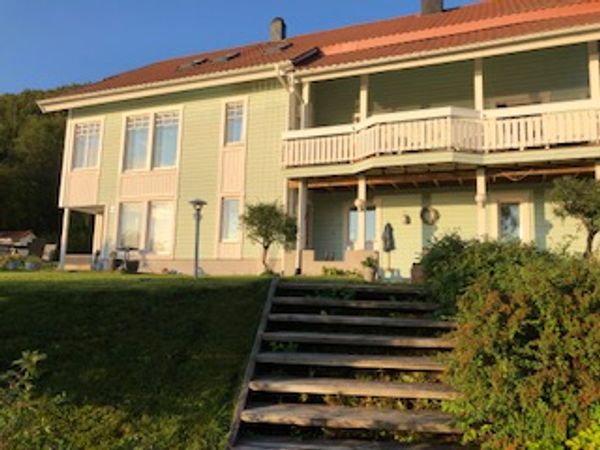 Rural home with large garden close to a town