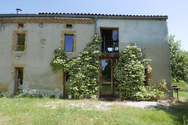 Maison rénovée au bord d'un lac