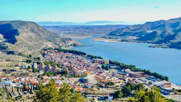 Family apartment Segre and Ebro River