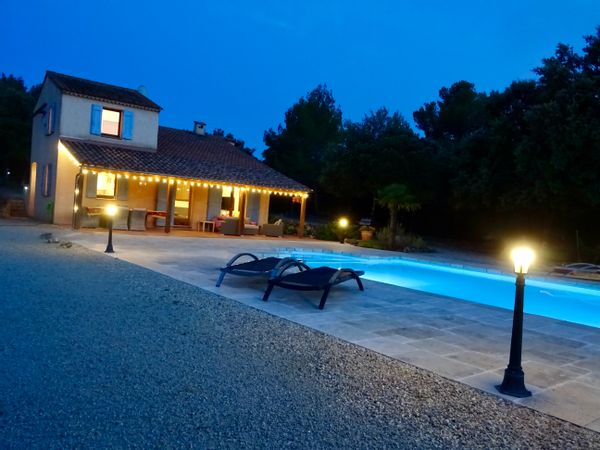 Au cœur de la Provence Verte, maison au calme avec piscine.