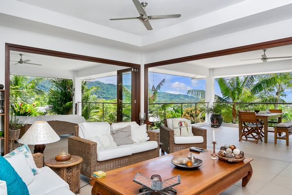 The White House  -  Gateway to the Great Barrier Reef - NOT AVAILABLE 2025 - OUR BEACH HOUSE NEARBY IS AVAILABLE