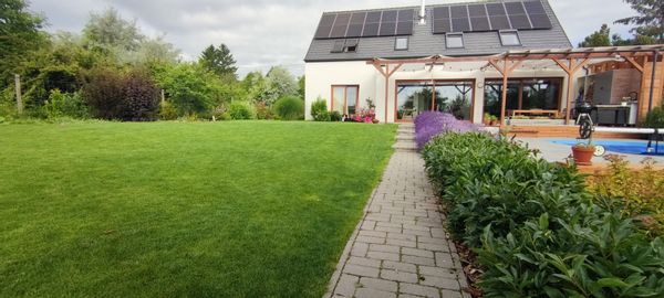 Private big house near Budapest family-friendly home 6 bedroom,pool,garden.