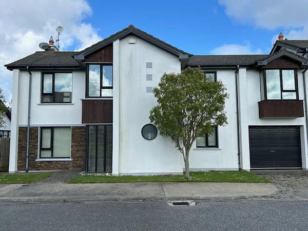 Fantastic spacious holiday home with four bedrooms and two bathrooms.