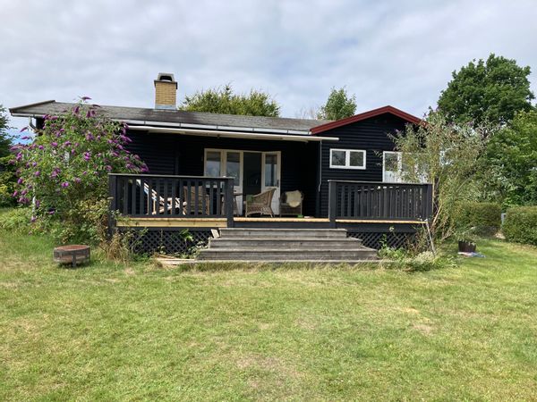 Charming Cottage Short Walk From The Beach