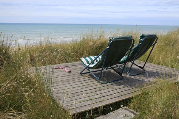 Grande maison moderne face à la mer sur la côte Ouest du Cotentin