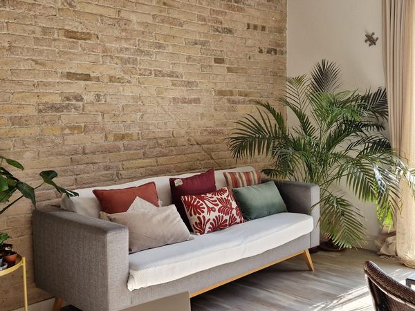 Sunny Flat with a small Balcony in Central Barcelona: Boho Vibes + Tapas Streets Nearby