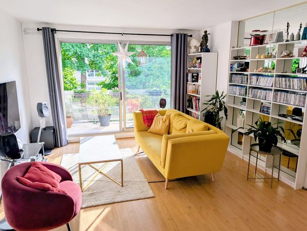 75 m² duplex with a 50 m² terrace, peacefully located facing a large park, just 30 minutes by car from the Eiffel Tower.
