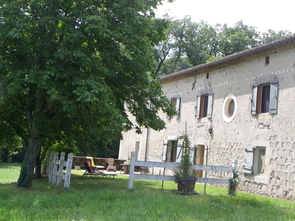 Jolie maison de caractère à la campagne dans le sud-ouest de la France.