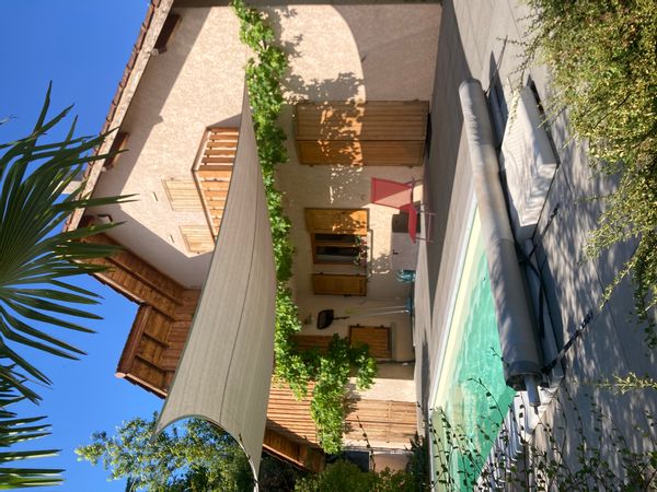 Maison face au massif de Belledonne.