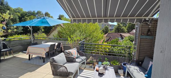 Jolie maison de ville avec grande terrasse