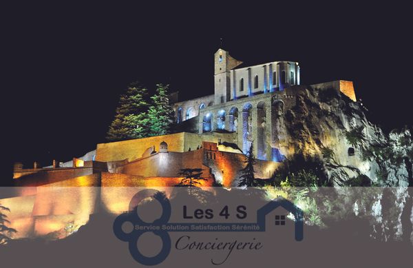 Apt en RDC centre ville avec parking gratuit, la citadelle site touristique connu, plan d'eau à 2mn