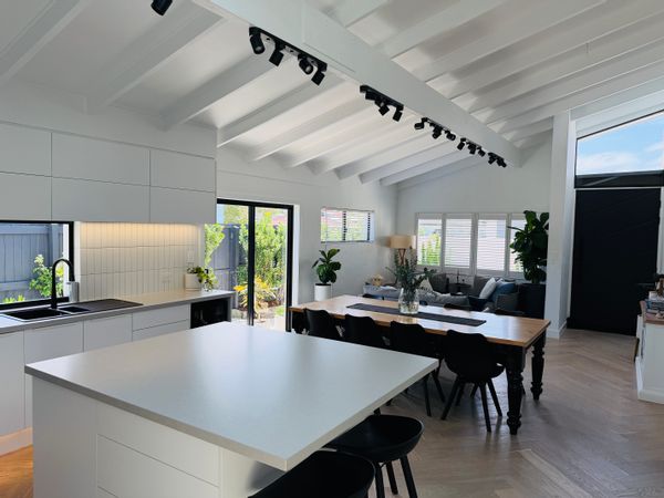 Luxury Coastal Family home, walking distance to the beach