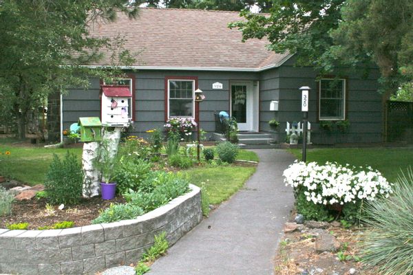 3 bedroom historic home in Central Oregon near great skiing, hiking.