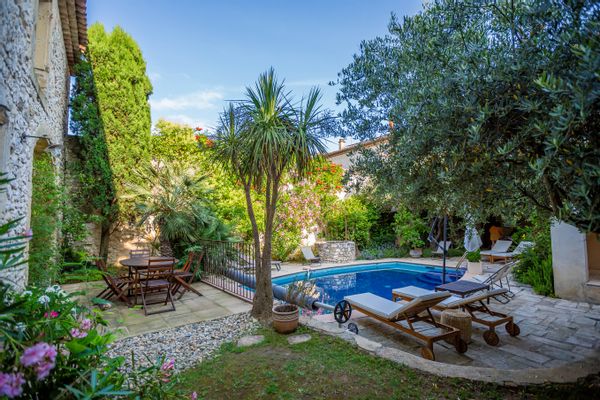 Paradis caché dans le Gard Provençal avec piscine chauffée