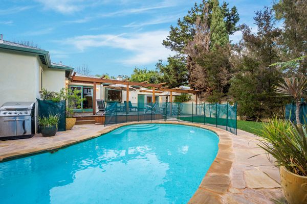 Santa Monica Home with a Pool (1 mile from Beach!) LOOKING FOR ITALY EXCHANGE