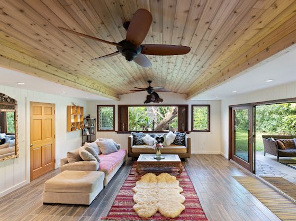 Hawaii island home in Kauai Hae'na steps to the beautiful beach