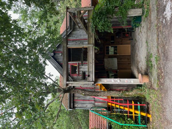 Habitat insolite dans une petite ferme familiale sur le bassin d'Arcachon, au cœur de la foret.