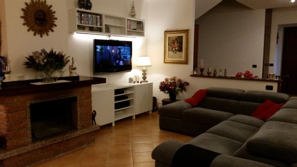 Cozy house just in front of Rome..Accogliente villa alle porte di Roma