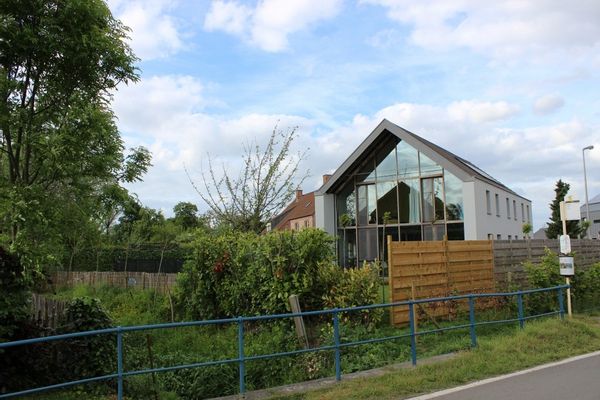 Spacious house with private swimming pool -