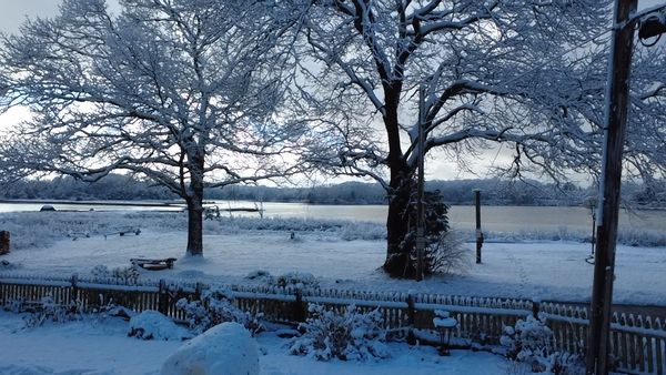 Walk to a small beach and the bay 50 yards from the house.  Friendly walkable neighborhood.