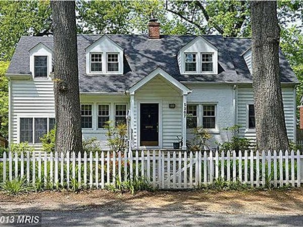5 Bedroom house in the Washington DC suburbs - on the Metro line in Bethesda