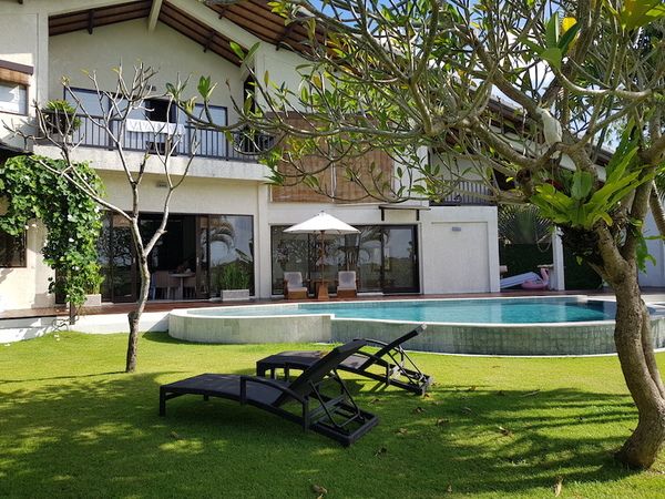 Availability in June/July for gp. Big open villa, Bali style, near beach (Canggu).