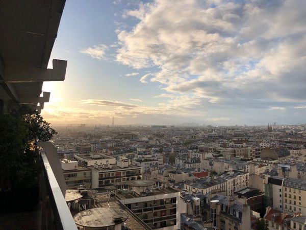 Appartement 2 chambres avec long balcon et vue panoramique sur Paris