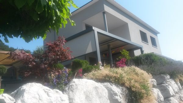 Villa avec piscine en Gruyère, proche lacs et montagnes.