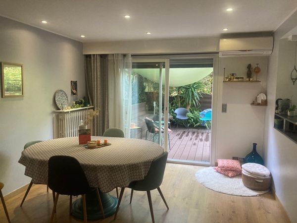 Un petit coin tranquille de verdure proche ville et mer