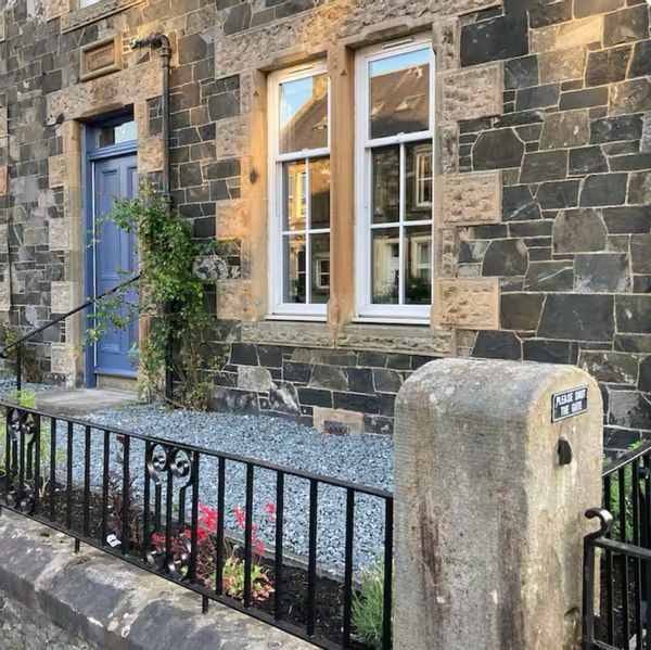 Lovely two bedroom apartment with beautiful gardens Peebles near Edinburgh