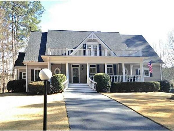 Lakefront Estate in Oxford, GA